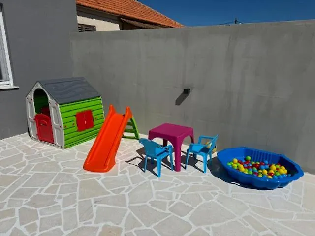 Apartment Paula Tinj Croatia